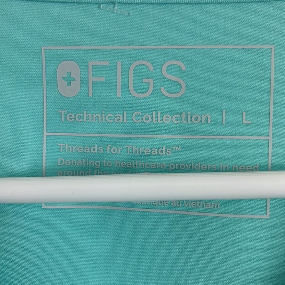 Figs Numi Technical Collection Aqua Three  Pockets Scrub Top - Picture 2 of 9